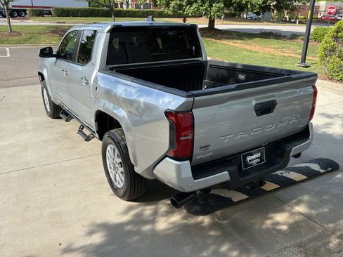 Used 2024 Toyota Tacoma SR5 image 8