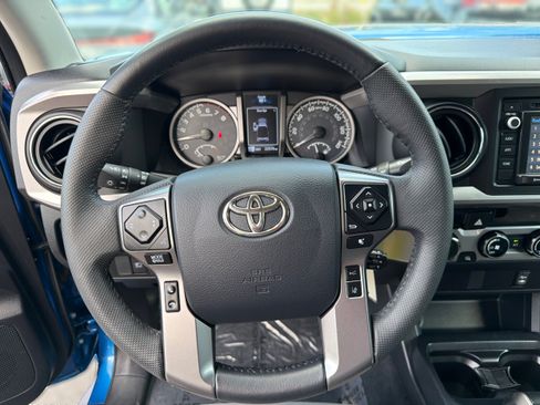 Used 2018 Toyota Tacoma SR5 AWD/4WD image 21