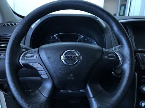 Used 2017 Nissan Pathfinder S image 24