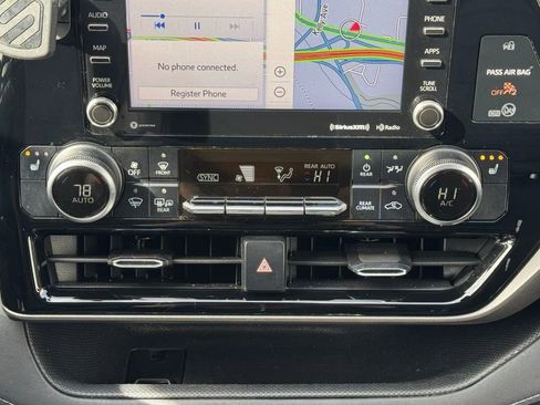 Used 2020 Toyota Highlander XLE image 42