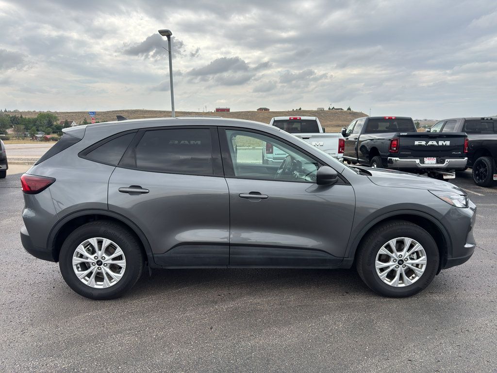 Used 2025 Ford Escape Active AWD/4WD image 4