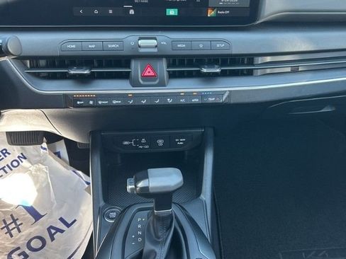 Used 2025 Kia K4 FWD image 11