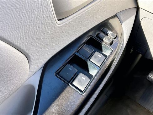 Used 2011 Toyota Sienna LE image 34