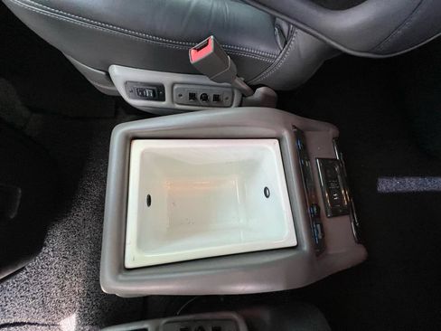 Used 2016 Chevrolet Express 2500 RWD image 31