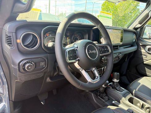 New 2026 Jeep Wrangler Unlimited Sahara AWD/4WD image 11