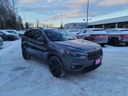 Used 2019 Jeep Cherokee Latitude Plus image 2