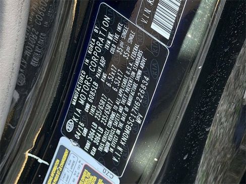 Used 2017 Kia Sedona LX image 25