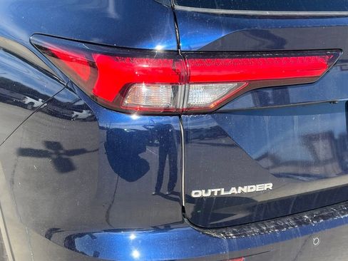 Used 2024 Mitsubishi Outlander SE image 12