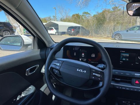 Used 2025 Kia K4 LXS FWD image 29