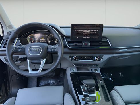 Used 2024 Audi Q5 e Premium Plus w/ Premium Plus Package image 16