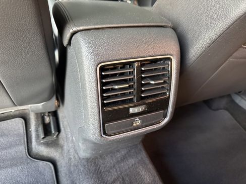 Used 2018 Volkswagen Passat 2.0T SE w/ SE Lighting Package image 40