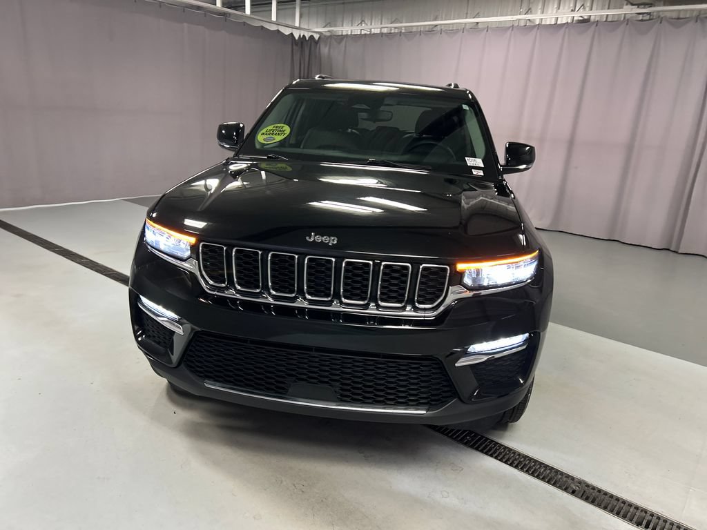 Used 2024 Jeep Grand Cherokee Limited AWD/4WD image 2