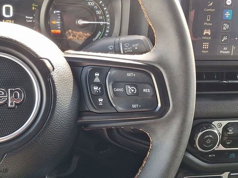 Used 2024 Jeep Wrangler Unlimited image 22