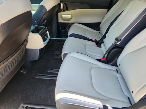 New 2026 Kia Carnival EX FWD image 23