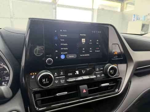 Used 2024 Toyota Highlander XLE image 20