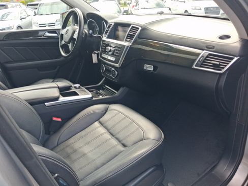 Used 2016 Mercedes-Benz GL 450 4MATIC image 31