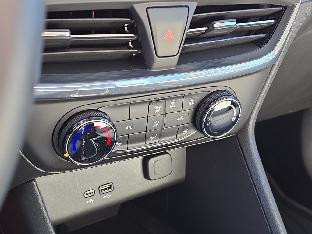 Used 2024 Buick Encore GX Preferred w/ Comfort Package FWD image 24