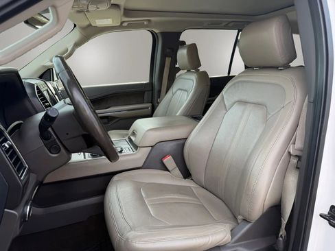 Used 2019 Ford Expedition Limited w/ Equipment Group 301A AWD/4WD image 16