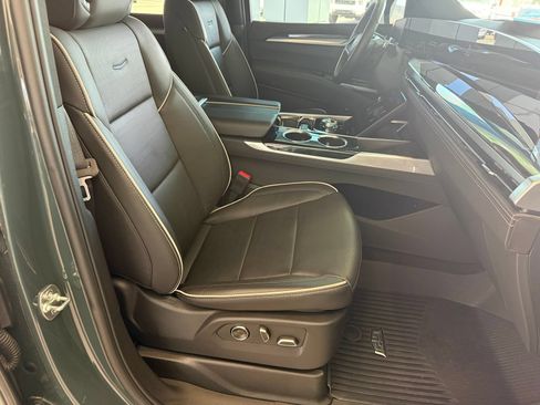Used 2025 Cadillac Escalade Sport w/ LPO, Floor Liner Package AWD/4WD image 33