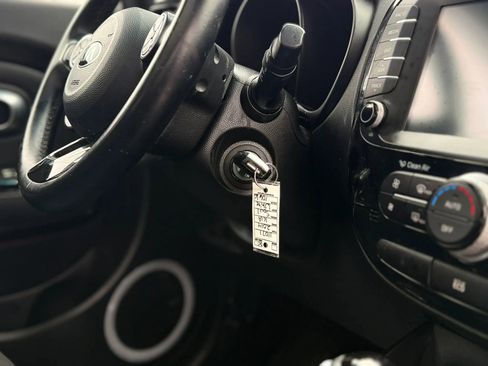 Used 2014 Kia Soul ! w/ Sun & Sound Package FWD image 35