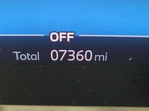 Certified 2025 BMW X2 xDrive28i w/ Premium Package image 16