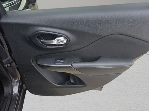 Used 2016 Jeep Cherokee Latitude w/ Safety/Convenience Group image 87