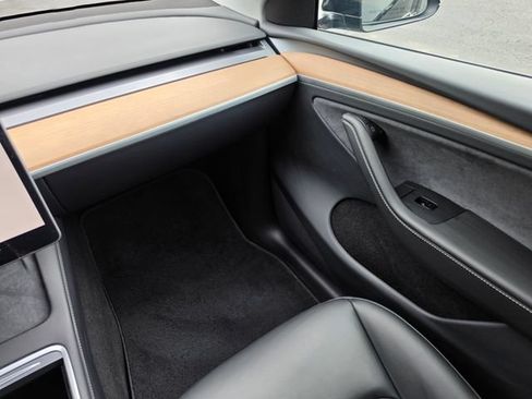 Used 2025 Tesla Model Y Long Range AWD/4WD image 39