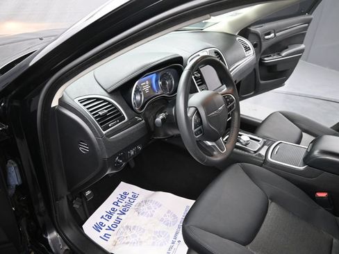 Used 2022 Chrysler 300 Touring w/ Sport Appearance Package RWD image 17