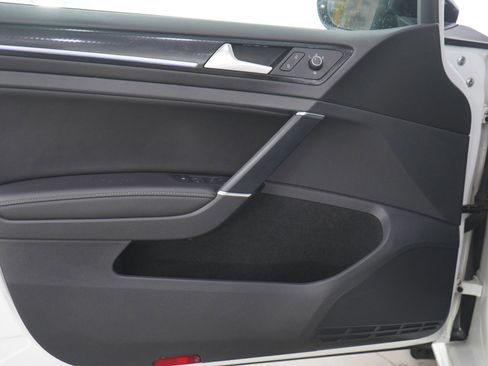 Used 2017 Volkswagen Golf R 4-Door image 18