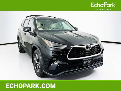 Used 2022 Toyota Highlander XLE image 1