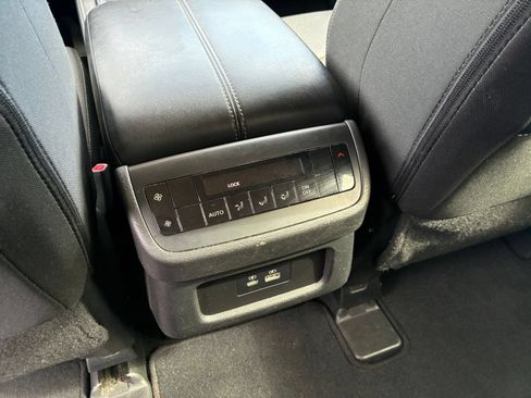 Used 2025 Nissan Pathfinder SV FWD image 20