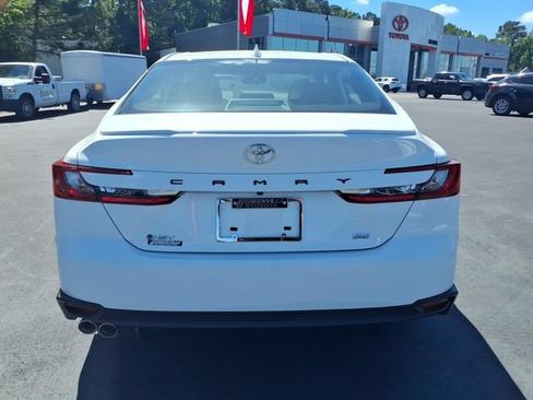 Used 2025 Toyota Camry SE w/ Convenience Package FWD image 2
