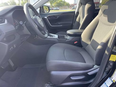 Used 2021 Toyota RAV4 LE AWD/4WD image 24