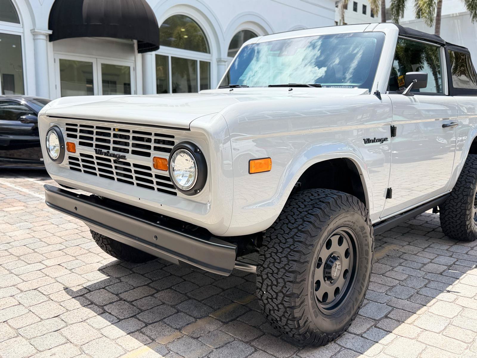 Used 2025 Ford Bronco Badlands AWD/4WD image 2