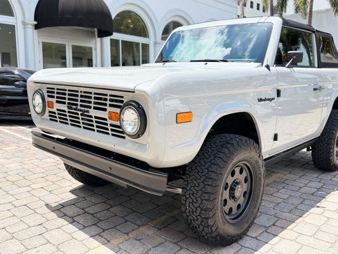 Used 2025 Ford Bronco Badlands AWD/4WD image 2