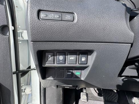 Used 2019 Nissan Rogue SV image 21