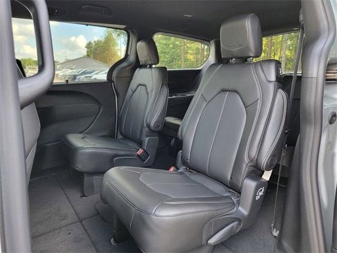New 2026 Chrysler Pacifica Select w/ S Appearance Package image 20