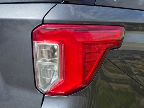 Used 2022 Ford Explorer XLT w/ Equipment Group 202A image 11