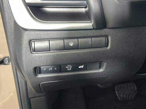 Used 2024 Nissan Rogue SV w/ SV Premium Package AWD/4WD image 24