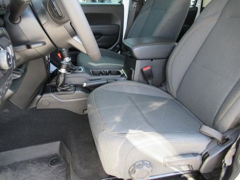 New 2025 Jeep Gladiator Sport image 16