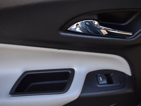 Used 2020 Chevrolet Equinox LT image 12