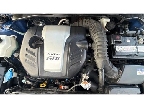 Used 2016 Hyundai Veloster Turbo w/ Option Group 04 FWD image 9
