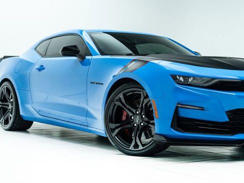 Used 2022 Chevrolet Camaro SS RWD image 3