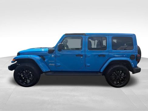 Used 2024 Jeep Wrangler Unlimited Sahara w/ Technology Group AWD/4WD image 4