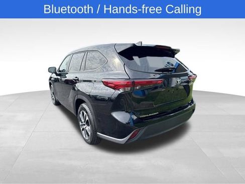 Used 2023 Toyota Highlander XLE image 4