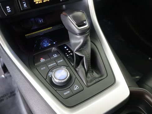 Used 2019 Toyota RAV4 Limited w/ Advanced Technology Package AWD/4WD image 18