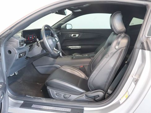 Used 2025 Ford Mustang Premium RWD image 8