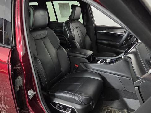 Used 2022 Jeep Grand Cherokee Overland w/ Luxury Tech Group IV image 38