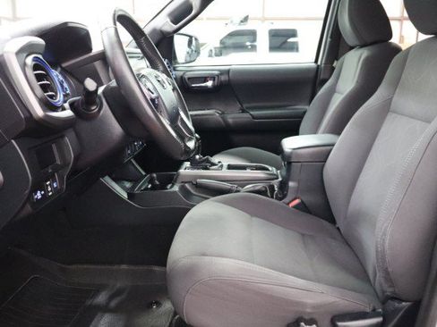 Used 2019 Toyota Tacoma TRD Off-Road AWD/4WD image 6