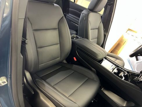 Used 2024 Chevrolet Traverse LT w/ Midnight/Sport Edition image 28